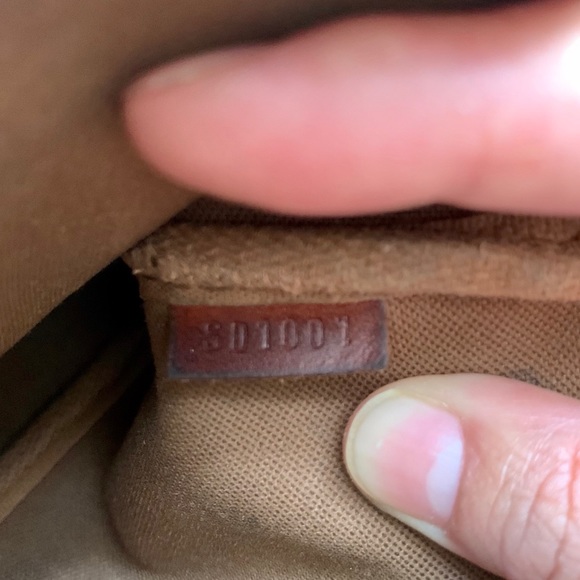 Louis Vuitton Pochette Accessoires - Picture 7 of 11